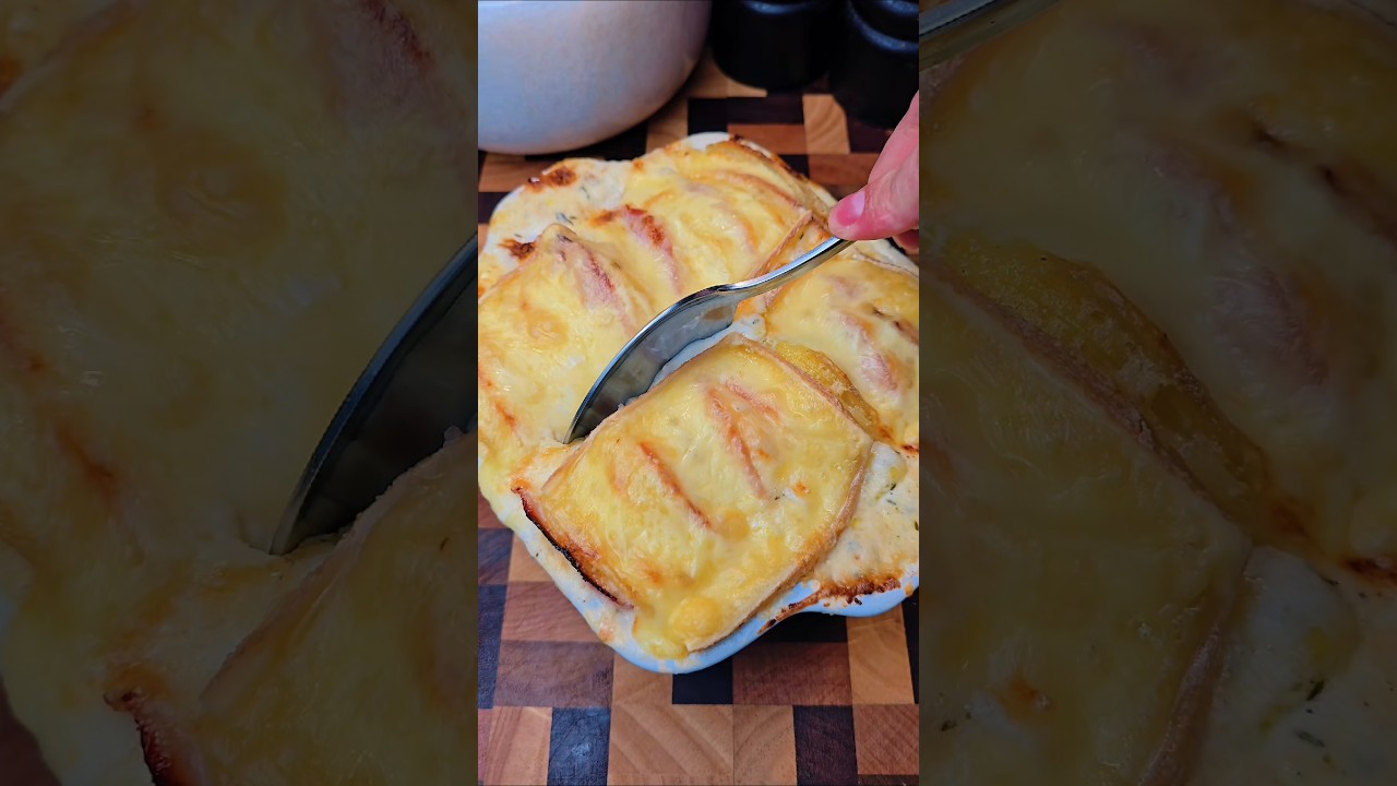 Gratin de pommes de terre au jambon et à la raclette