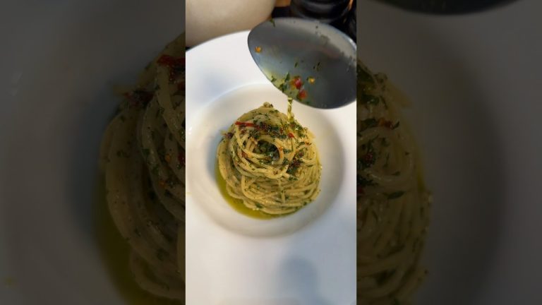 Pâtes à l’ail et au piment (aglio, olio e peperoncino)